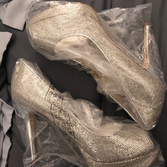 Michael Kors Silver Platfogm Pumps - Picture 5 of 5